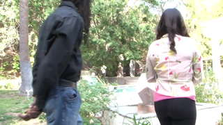 Blandat tonåring älskar att ta stor svart kuk i varje hål