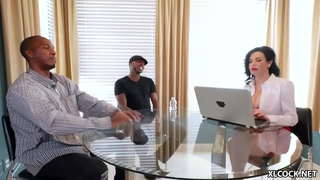 Вероника Avluv не&amp;#039;т мислат многу за interracial тројка