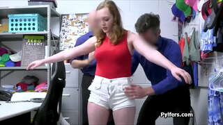 Busty teen sucks on hard cocks രണ്ട് കാവൽക്കാർ