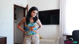 ƈ�的妹妹就不会退出打我直到我把她放在她的四肢和他妈的紧张吃猫达到高潮-凯莉Foxxx