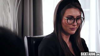 ���ਰਮ ਨਿਆਣੇ Paige Owens ਅਤੇ Mia Moor ਚੱਟਦੇ ਚੂਤ