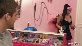 ���იდი მკერდი და ლამაზი მკერდი, ქალი რომ უხეშად მუშაობა