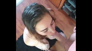 Msichana sucking dick wangu tu kumeza yangu yote cum / usoni