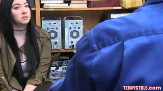 ���වට කාලයක් හා හුරුබුහුටි මුහුණ යොවුන් pornstar නමින් Amillia ඔනික්ස් වෙමින් දඬුවම් එක්ක නිදාගත්තා විසින් ආරක්ෂක මිනිහා සමග විශාල ඩික්