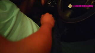 Pemandu uber mengambil saya dengan menunjukkan payudaranya untuk kota