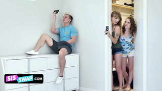 Siswap - Lusty Stepsisters Linlangin Ang Kanilang Mga Malalaking Stepbros At Fuck Ang Mga Ito Sa Sopa