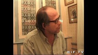 Frans blond babe fucked en jizzed op haar borste