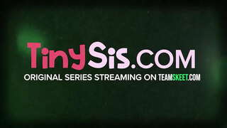 18 ετών Ariana Grand είναι εδώ για ένα και μόνο πράγμα, να πάει να ΓΑΜΗΘΕΊ. Αυτό το σέξι κώλο ομορφιά αγαπά να κοιτάξει το πρόσωπό σας με ένα πούτσο βαθιά μέσα στο λαιμό της και τα βογκητά στην απόλαυση όταν pl