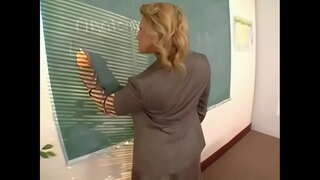 ���ોટા બોબલા વાળી મહિલા શિક્ષક fucks બીબીસી વિદ્યાર્થી