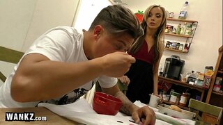 WANKZ - Guy Fucks Svoje Stvarno Vrelu Мачеху!