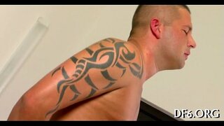 2 trinh cho một dương vật,