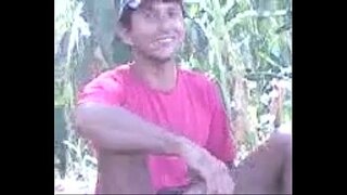 ħabib-kollegi juru-wiċċ matul ix-xogħol jiksru