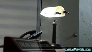 (Дженна зергерлік бұйымдары) Лесбо сахнасындағы қыздар Секс Дилдосымен қатты ойнайды фильм-23