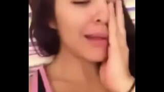 ���ීඩියෝ කැප මනාලයා පෙන්වන්නේ ඔවුන්ගේ pesones