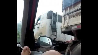 Ar y ffordd yn dangos grelao