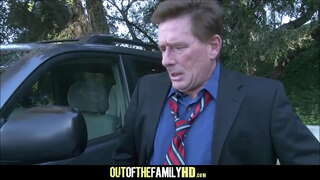 ���ੌਜਵਾਨ ਸੁਨਹਿਰੇ ਪਰਿਵਾਰ ਨੂੰ Fucked ਕੇ Stepdad &amp;amp; ਮੁੰਡੇ