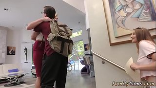 ماں fucks ساتھی&amp;#039;بیٹی کی بھائی کے مطالعہ اور چوسنا