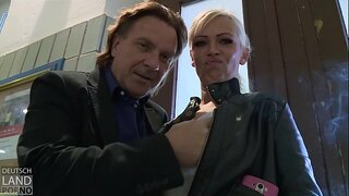 Vivian Schmitt ਡਿੱਗ, paparazzi ਲਈ ਸ਼ਿਕਾਰ .....