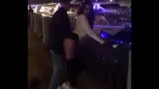 Comiendo la población, en la calle de moscú