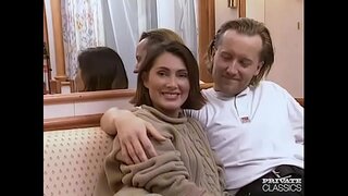 Classy air tighinn gu ìre a &#039; bhean-uasal Gina