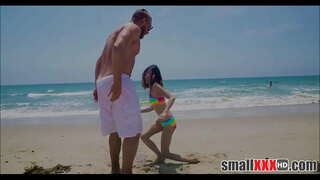 Mga Batan-On Ug Gamay Nga Gamay Nga Batang Babaye Nga Si Jasmine Grey Gets Sa Gamay Nga Pussy-Od Sa Dako Nga Manok Nga Guy Gikan Sa Baybayon