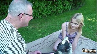 Enom pirang ndadekake wong lawas lan ing dheweke tutuk