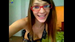Geek Adolescente se Burla en la Cam y se pone freaky