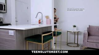 Teen babe lets Matschüler ficken am Austausch fir Hir test papers