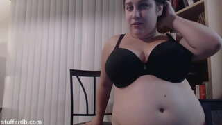 Fată dolofan iubește deserturi