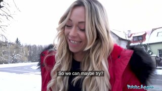 Δημόσια Πράκτορα Ευρωπαϊκή sexbomb Τζένιφερ Amilton σεξ στο δερμάτινο καναπέ