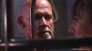 Gammel mester fukker hot brunette slave deep throat til bangs hennes fitte i tau bondage