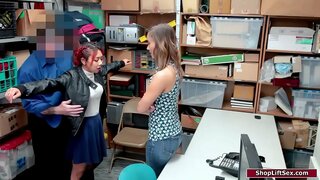 Kabataan steals at ang kanyang mga asyano madrasta sine-save ang kanyang mula sa pagpunta sa bilangguan.Ang maliliit na utong, milf, ang mga opisyal na titi at fucks niya ang kanyang bilang kanyang babaing anak na panguman nakikita