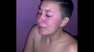 Шлюха ест множество спермы