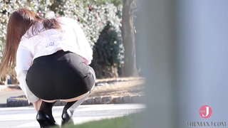 Katta Eshaklarnio&#039;ziga bog&#039;ichli belbog&#039;idan poylab, ko&#039;pirtirilgan sonlari bilan behol yo&#039;ldan ozdiradi. [bunc 001]