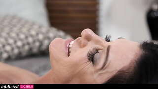 Pass-Anzjani U Lesbjani Tagħha Żagħżugħa