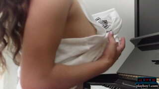 Порнозвезда Ума Джоли мукабада журналынын экендигин өзүнүн потрясающее натуральное денеси табылды